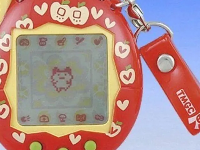 Iwai Keitai Kaitsuu! Tamagotchi Plus Akai
